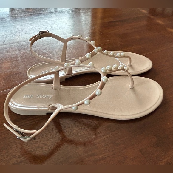 Size 7 My Story Tan Pear Sandals - Picture 2 of 2